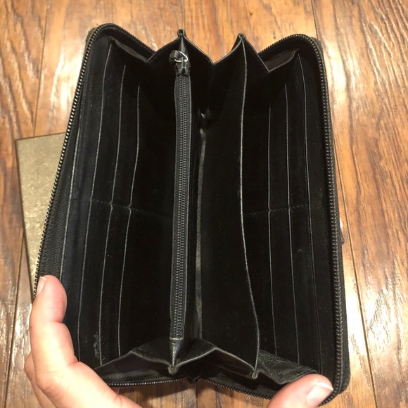 Authentic GUCCI brown zippy zip around wallet - Picture 7 of 9